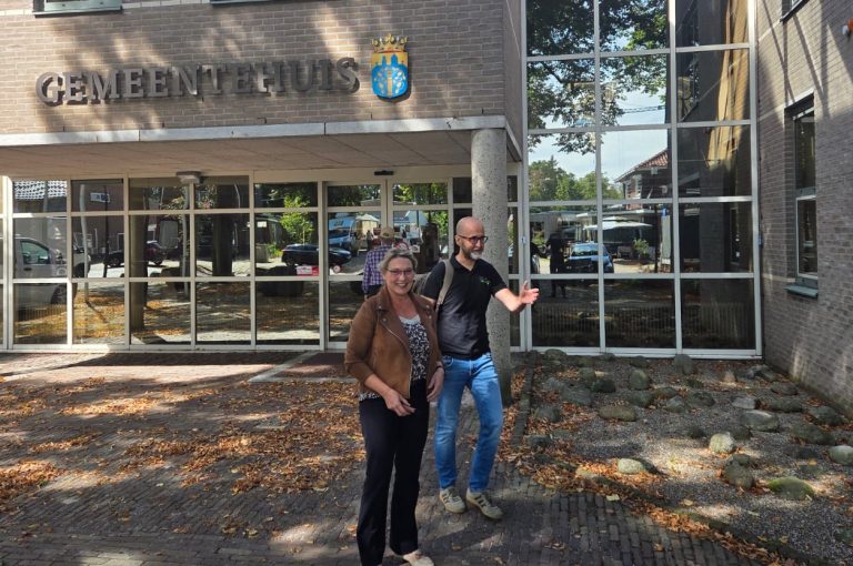 Wethouder Herma Hemmen op stap met Jeroen van GOUD Bespaarteam.